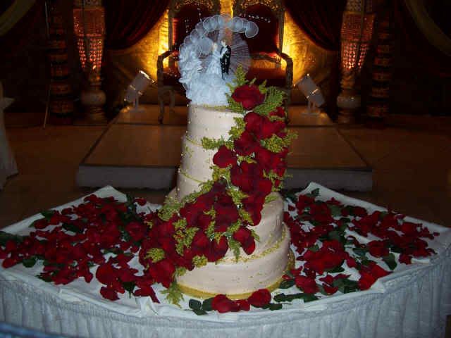 An elegant and beautiful wedding cake from the La Guli bakery.